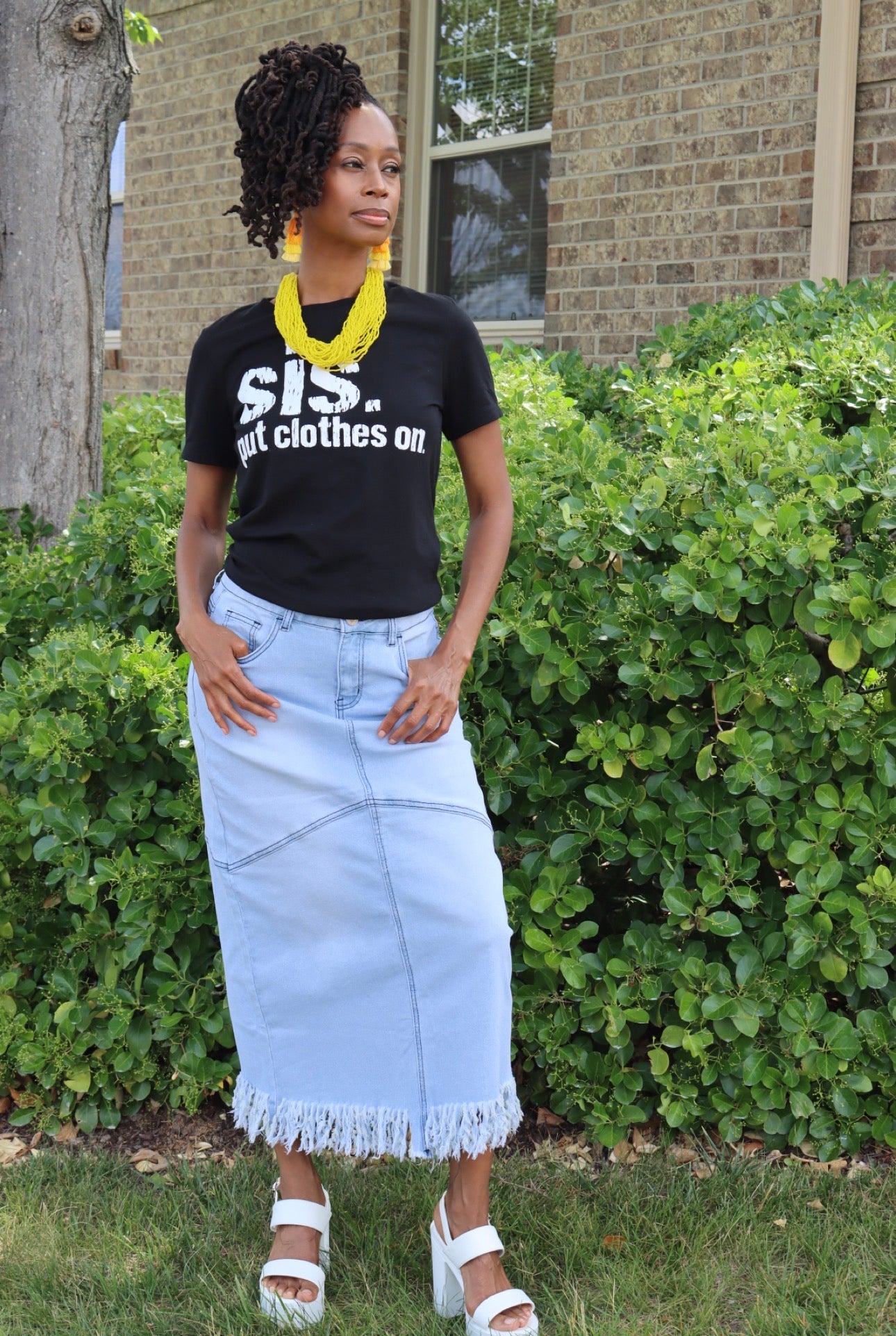 MVB STATEMENT T-SHIRT-Sis put clothes on (Black)
