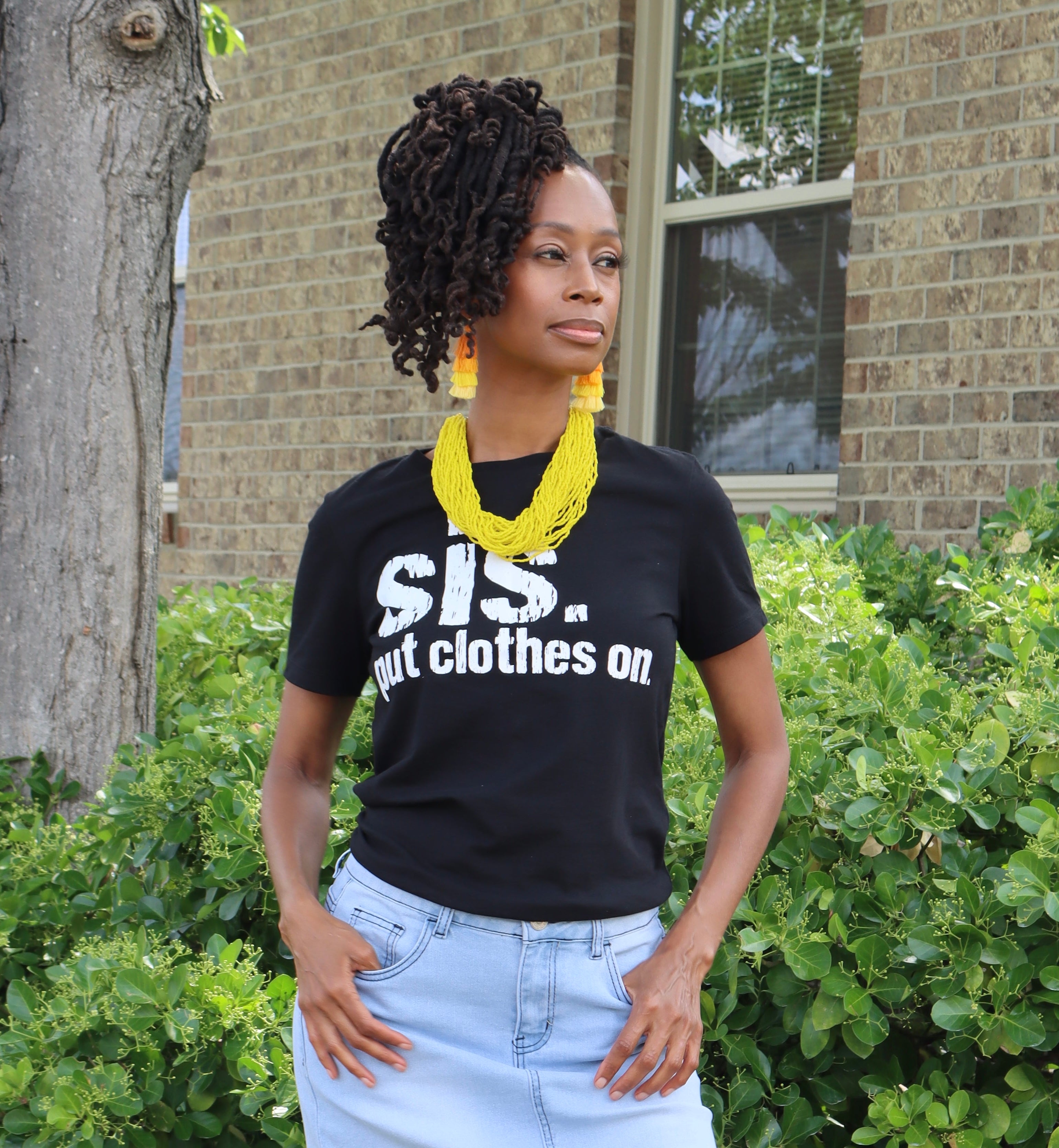 MVB STATEMENT T-SHIRT-Sis put clothes on (Black)